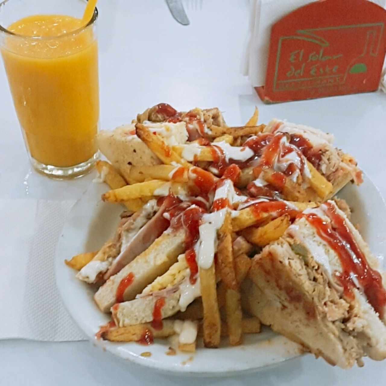 club house especial y jugo de mango
