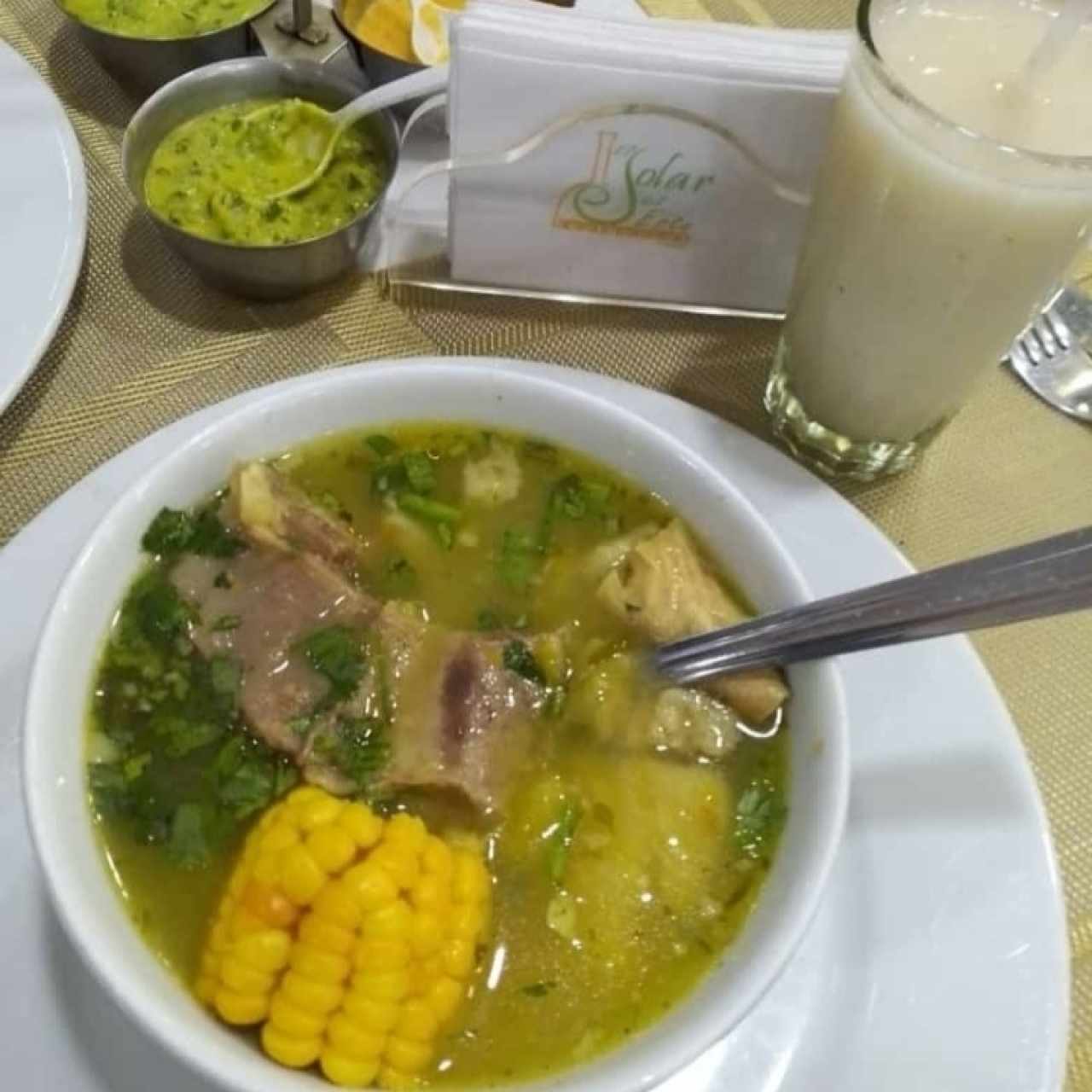 cruzado de carne y pollo y jugo de guanabana