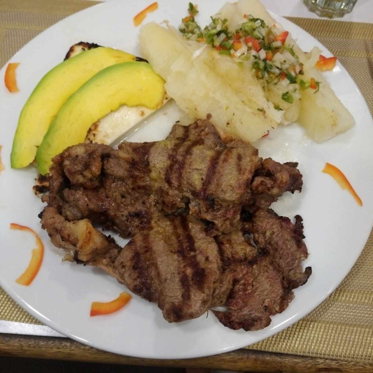 Bistec con dos contornos 