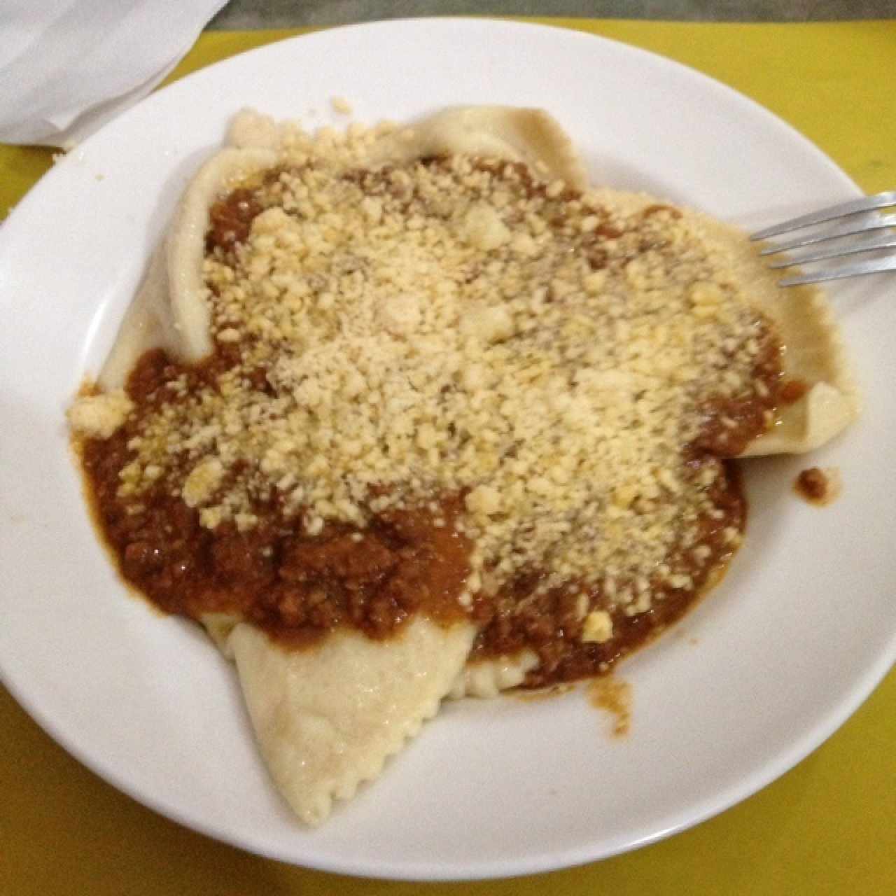 totelones de ricota boloñesa
