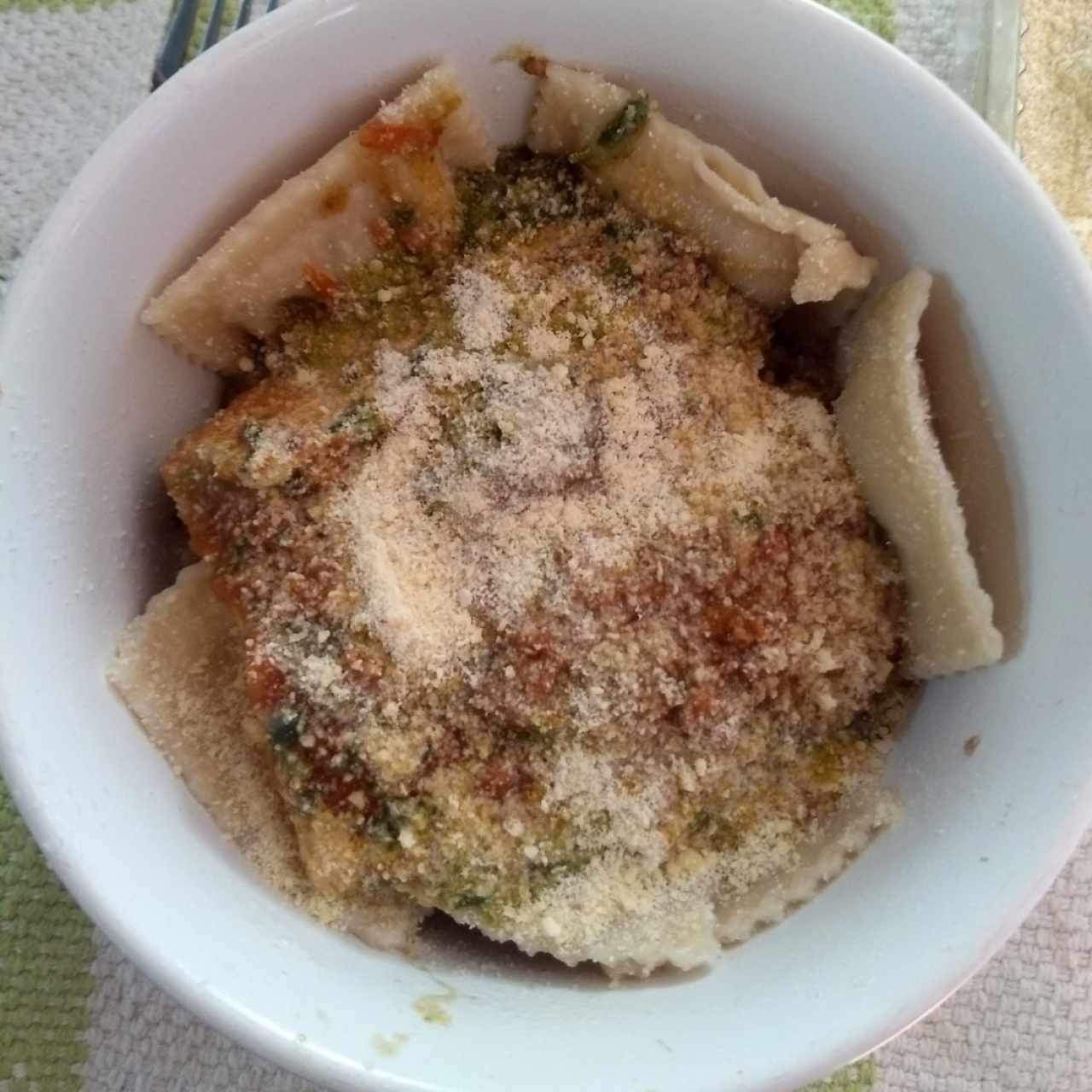 Raviolis con Salsa Rica