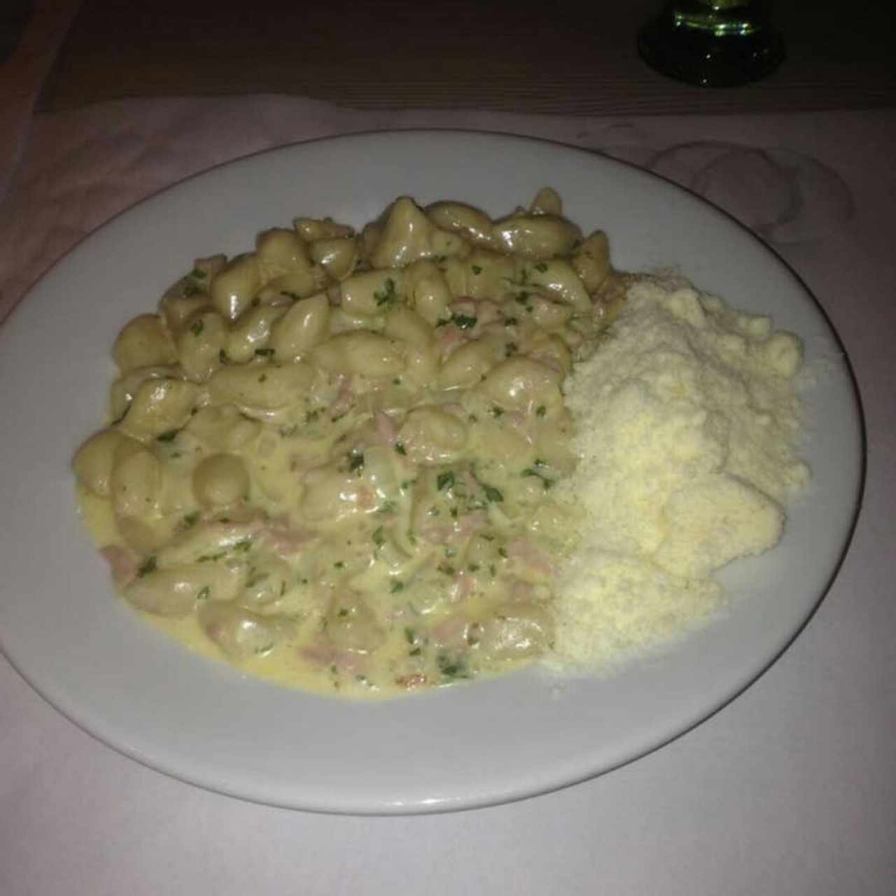 Gnocchi en Salsa Alfredo, Espectaculares, Parmiggiano a un Lado