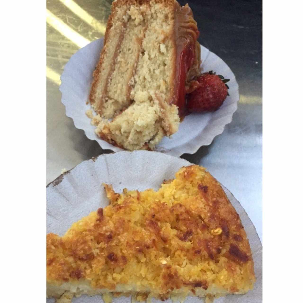 Torta de Jojoto y de Arequipe Fresa
