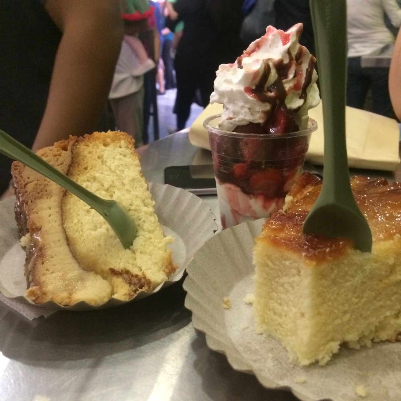 Torta de Quesillo, Torta de Piña y Fresas con Crema
