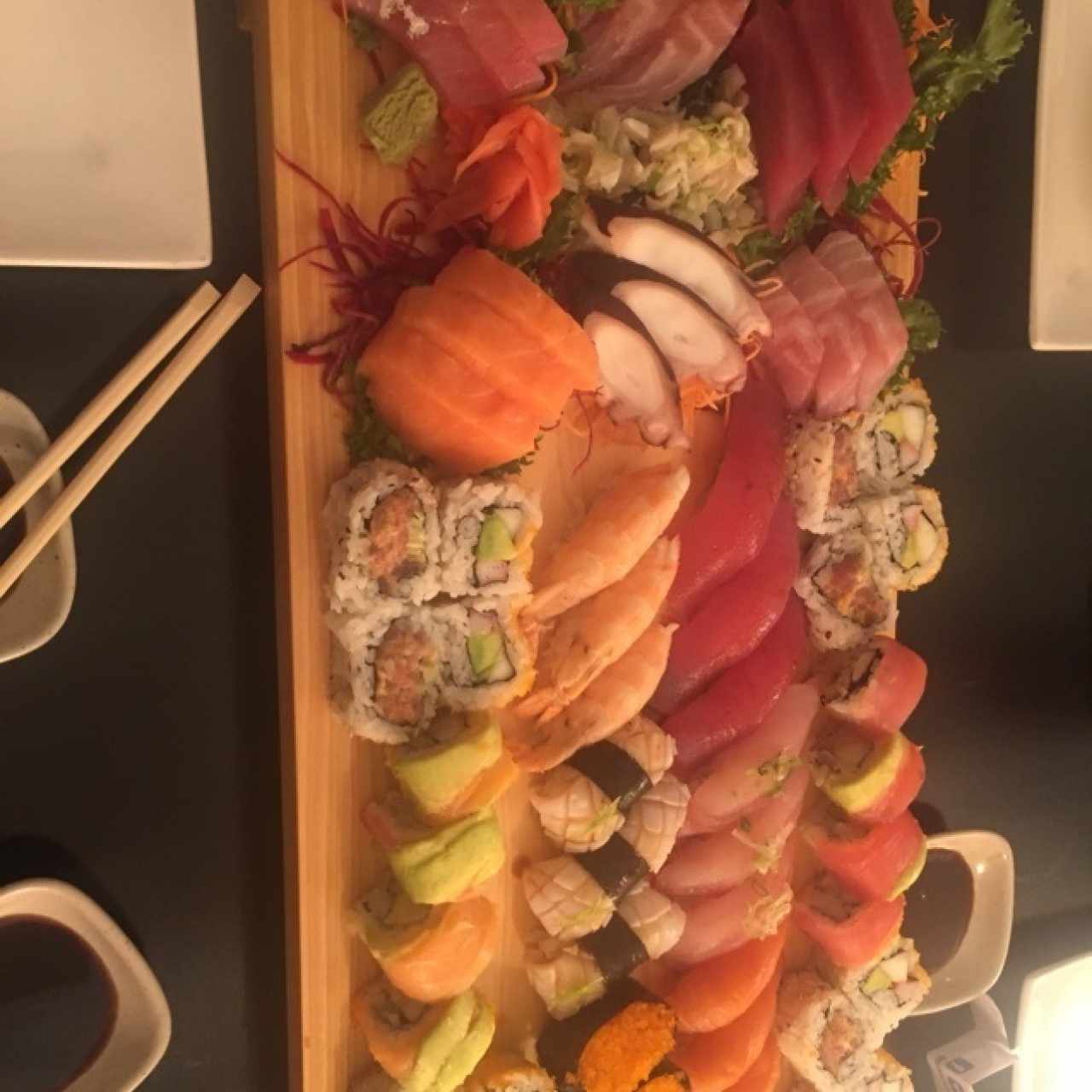 Hokai para tres y pueden comer cuatro. 
