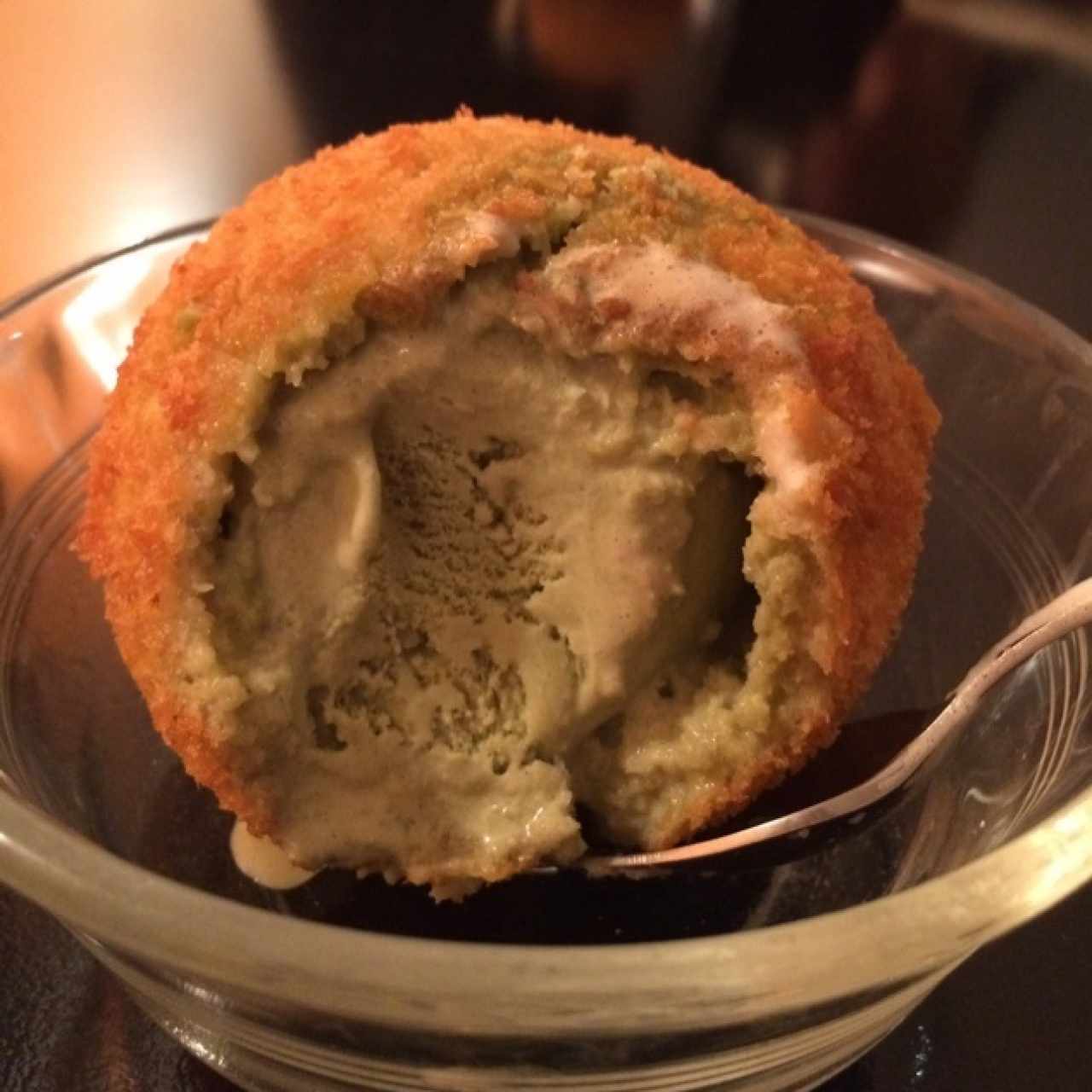 Helado frito de té verde
