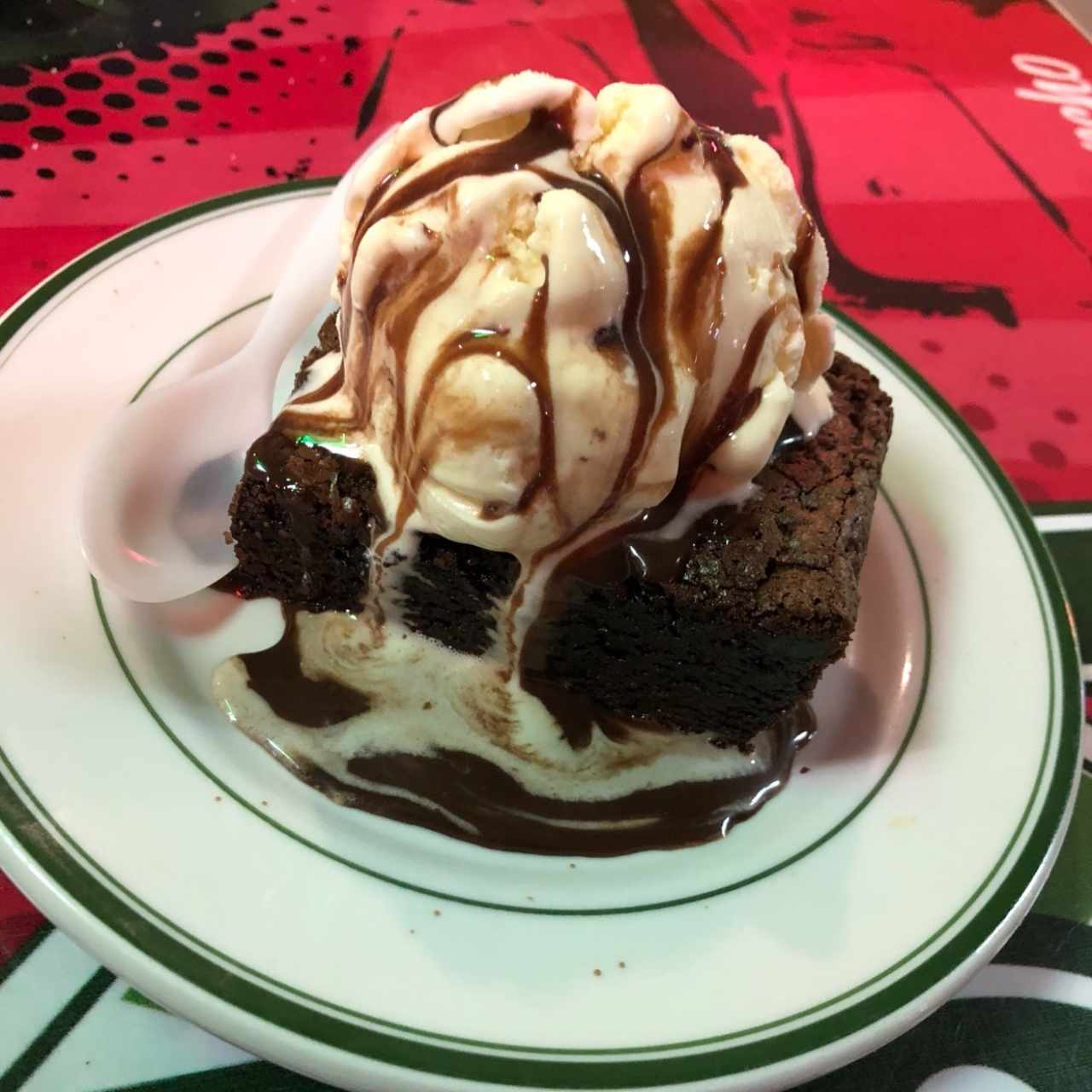 Brownie con helado