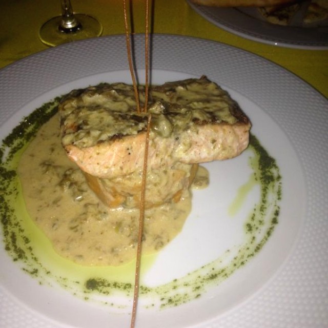 Salmón con puré de batata rosada