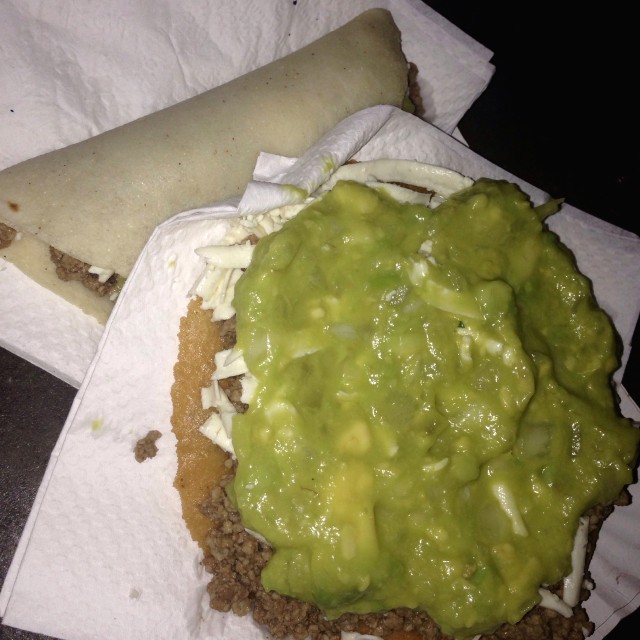 Burrito y tostada especial de carne