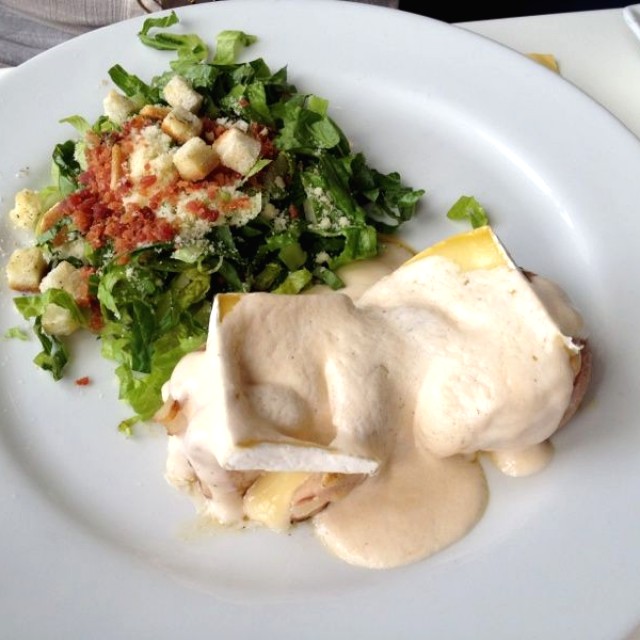 Brochetas de pollo con queso bride