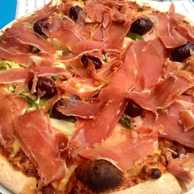 Pizza Tuttogusto con Topping de Jamón Serrano