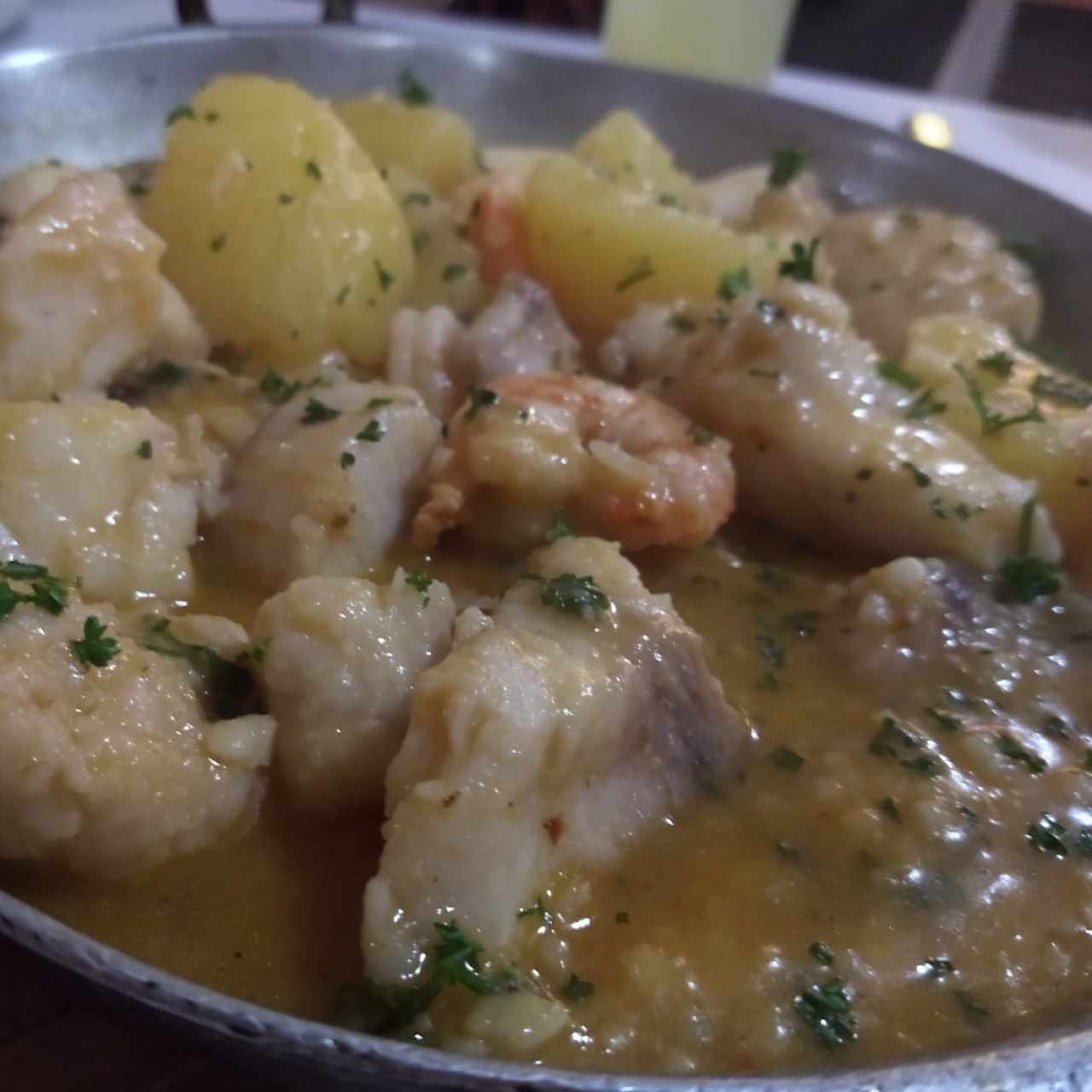 Cazuela de Róbalo y camarones