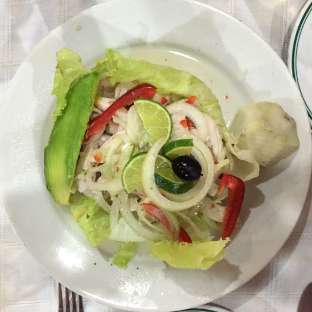 Cebiche de Mero. No lo recomiendo en este restaurante, en realidad le ponen demasiada sal. 