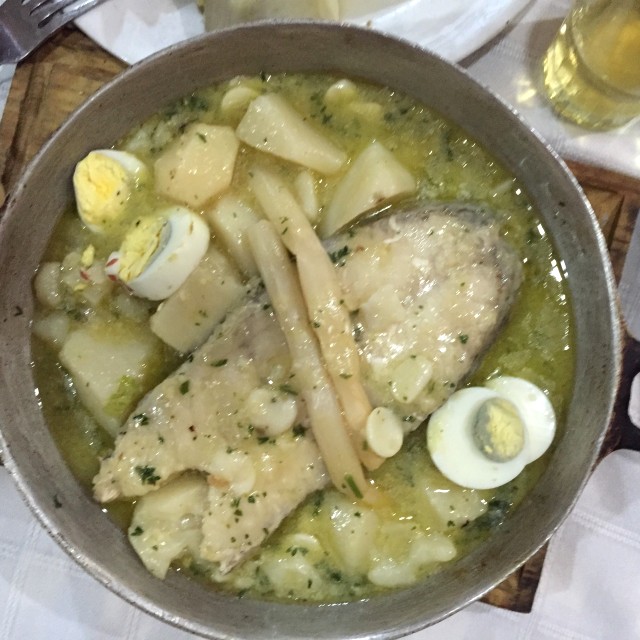 Rueda de Mero en salsa verde. Buena porción, buen sabor, un poco pasado de sal. 