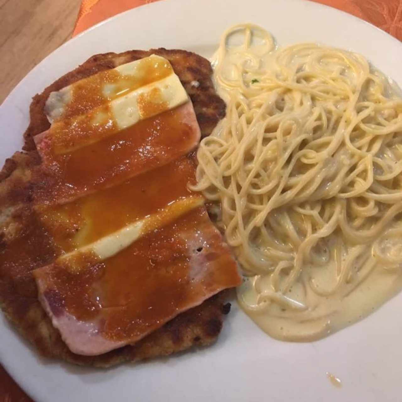 Cotoleta de mero con pasta cuatro quesos