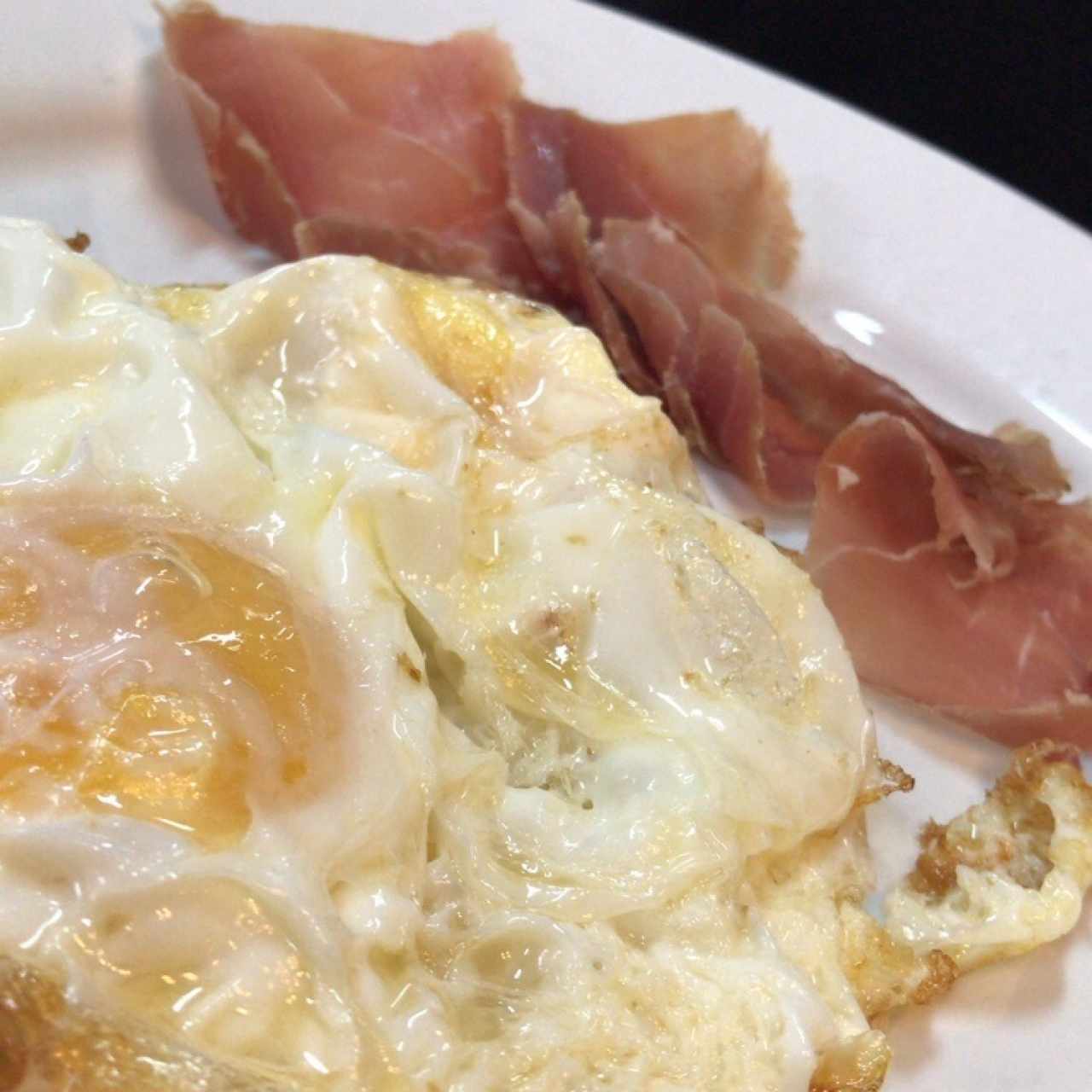 Huevos con Jamón Serrano