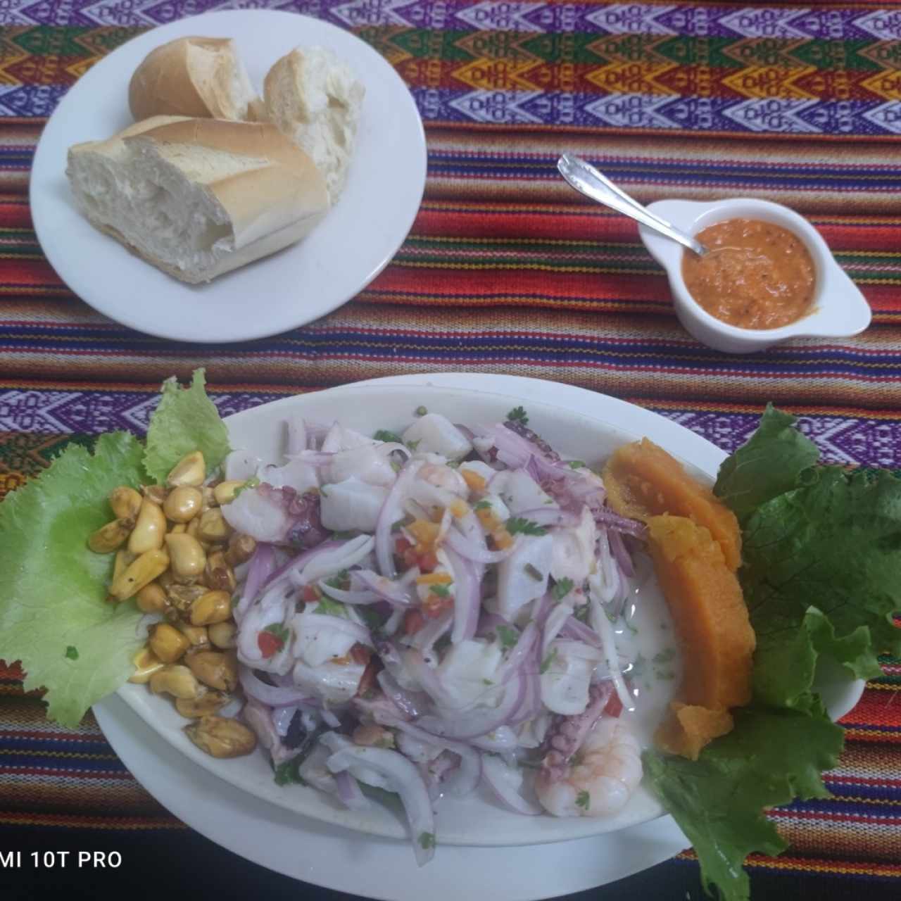 Ceviche mixto (camarones, pulpo, corvina)