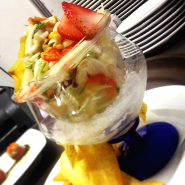 Ceviche afrutado marinado con naranja, parchita y prosecco