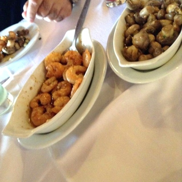 Entrada de champiñones y camarones al ajillo