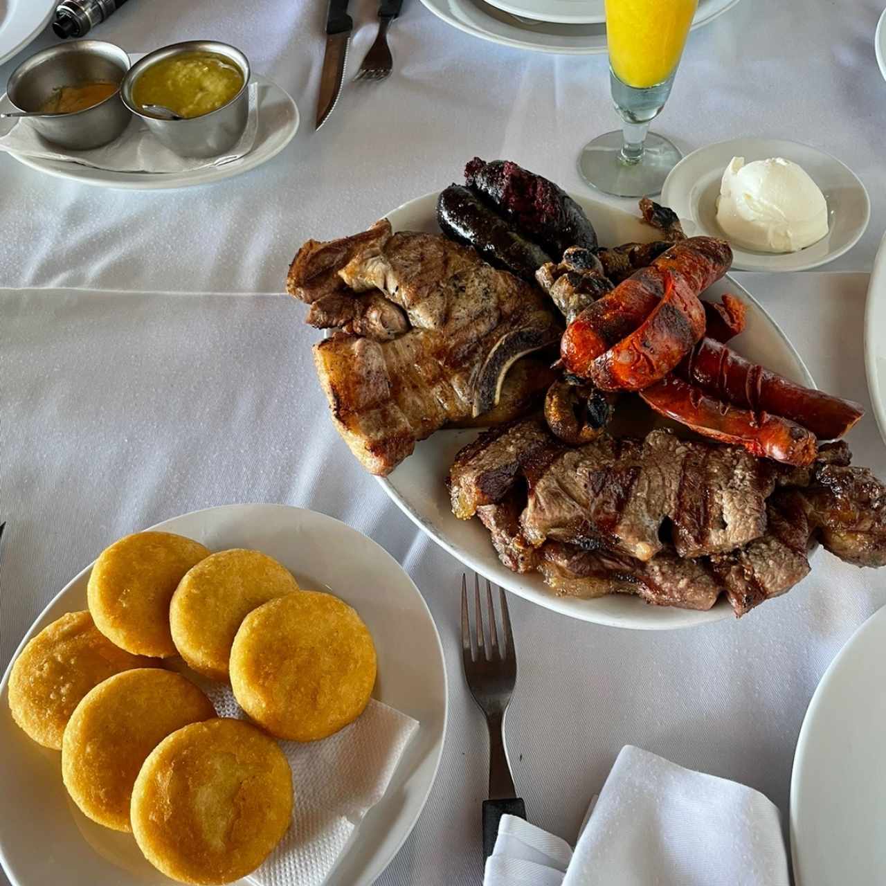 Parrila argentina + arepitas con nata