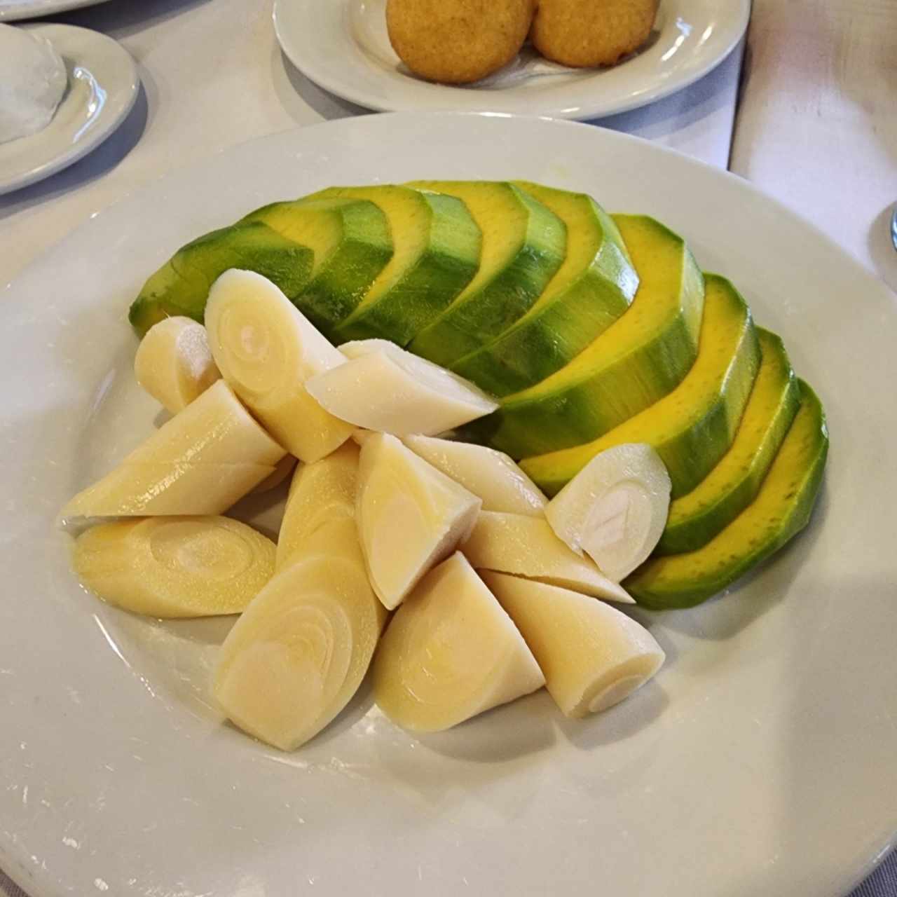 Ensalada aguacate y palmito 