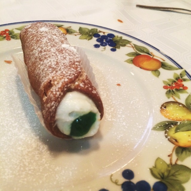 Canoli. @diana.meri