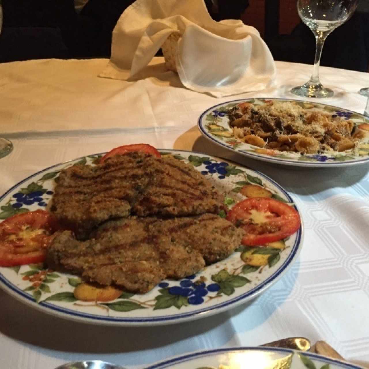 Ternera Arrostro (deliciosa) y Ragú con hongos (buena)