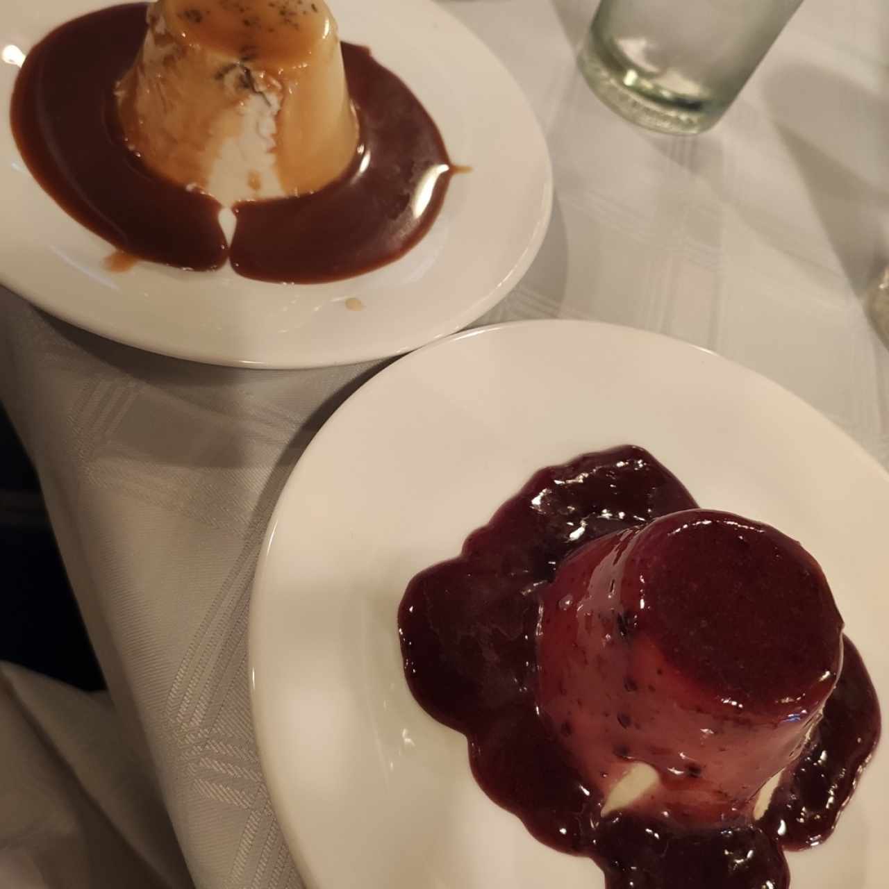 panna cotta arequipe y frutos varios