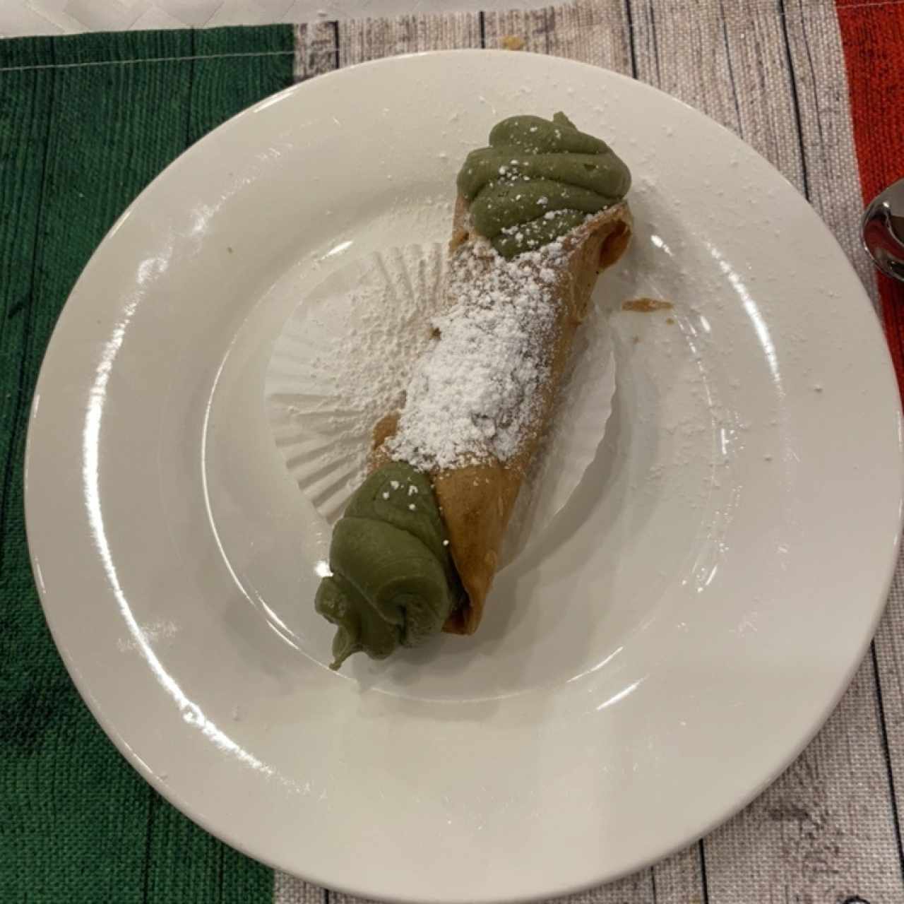 Canoli de pistacho
