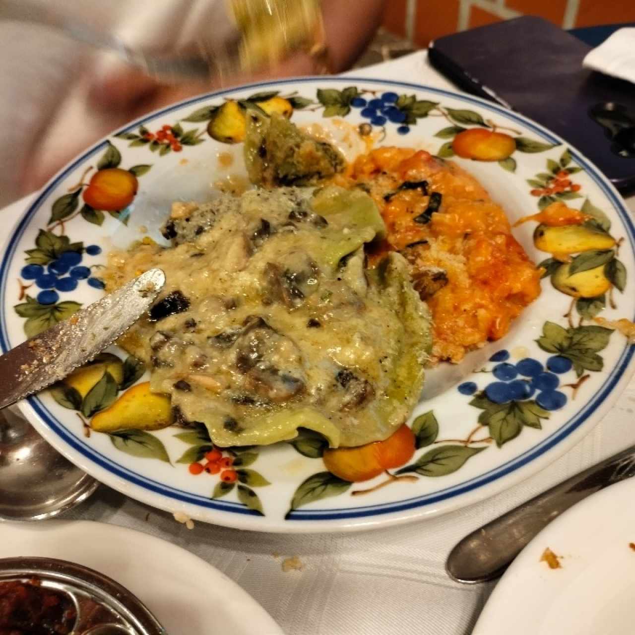Ravioli y Risotto compartiéndose en un plato