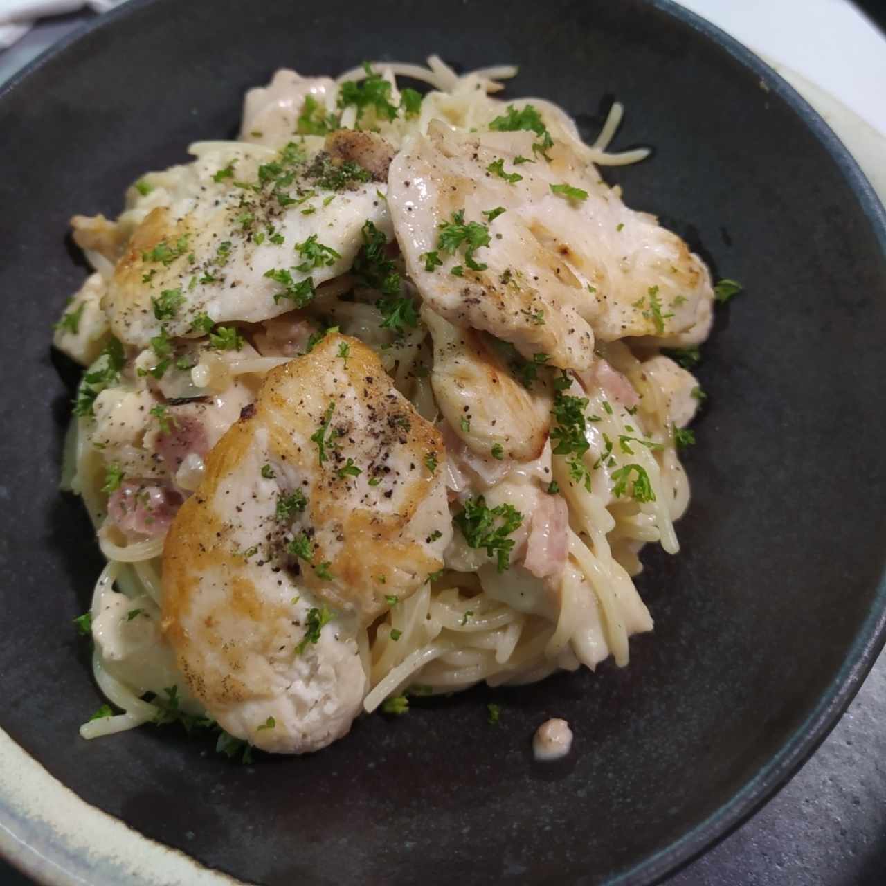Pasta Carbonara con pollo