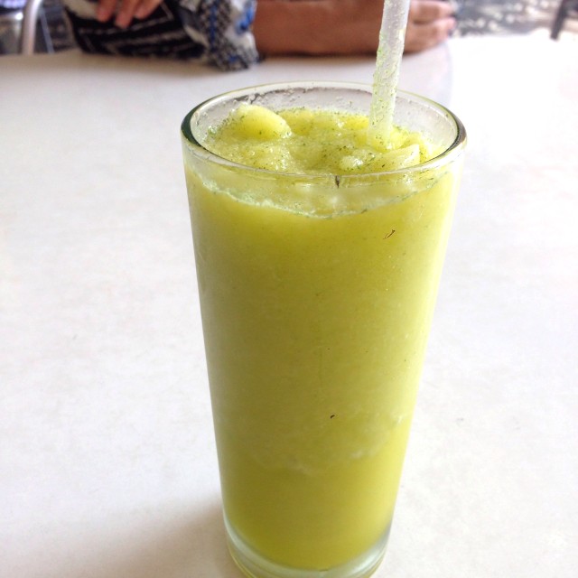 Jugo de mandarina y hierba buena