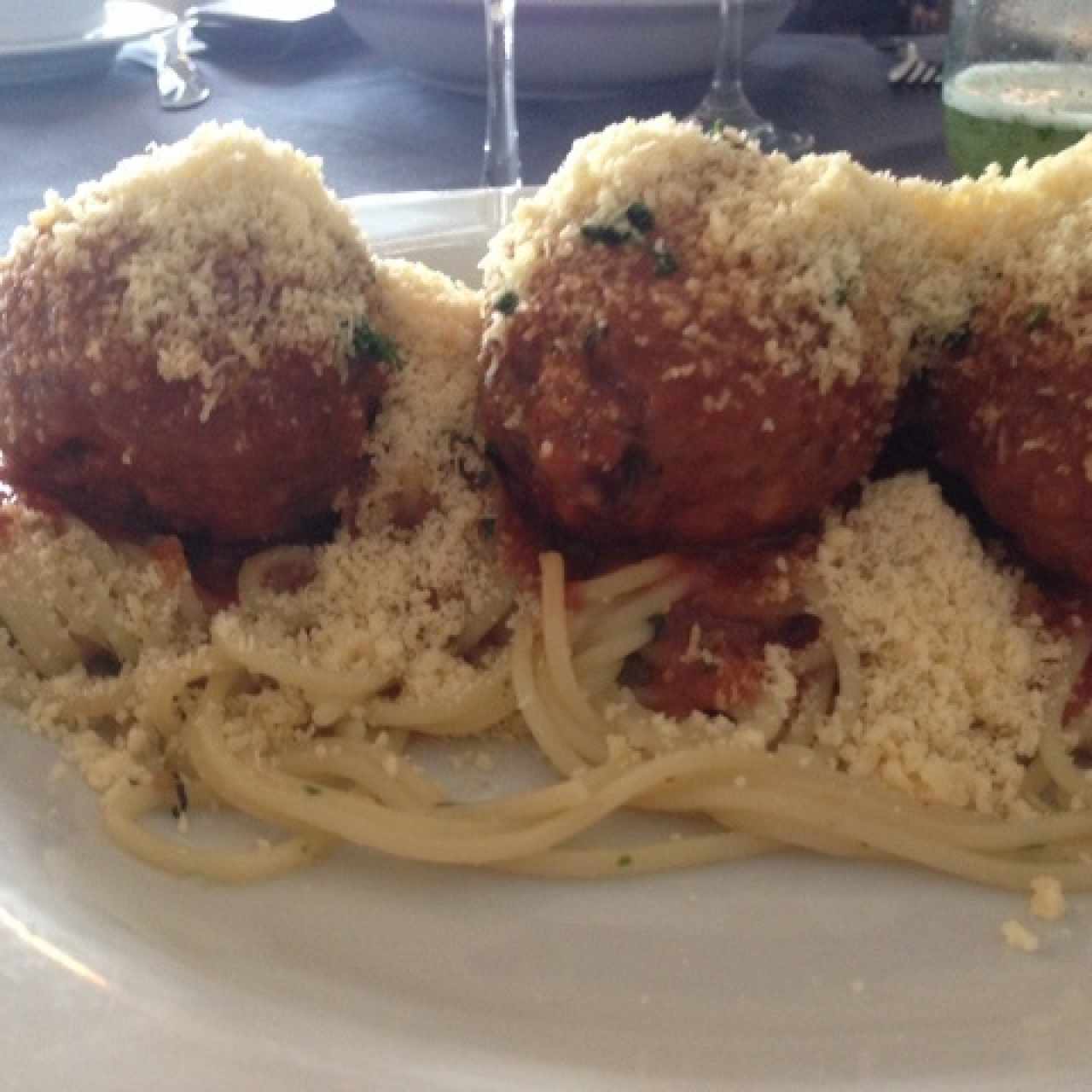espagueti con albondigas