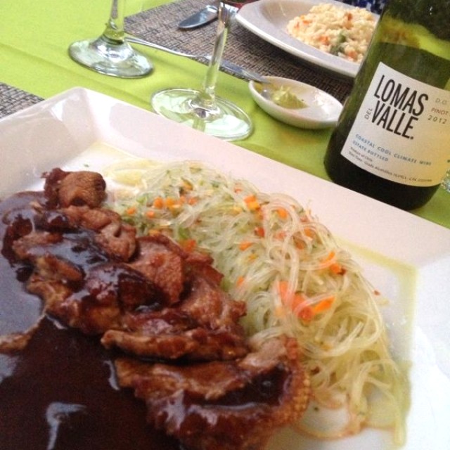 Pato ahumado con pasta de arroz