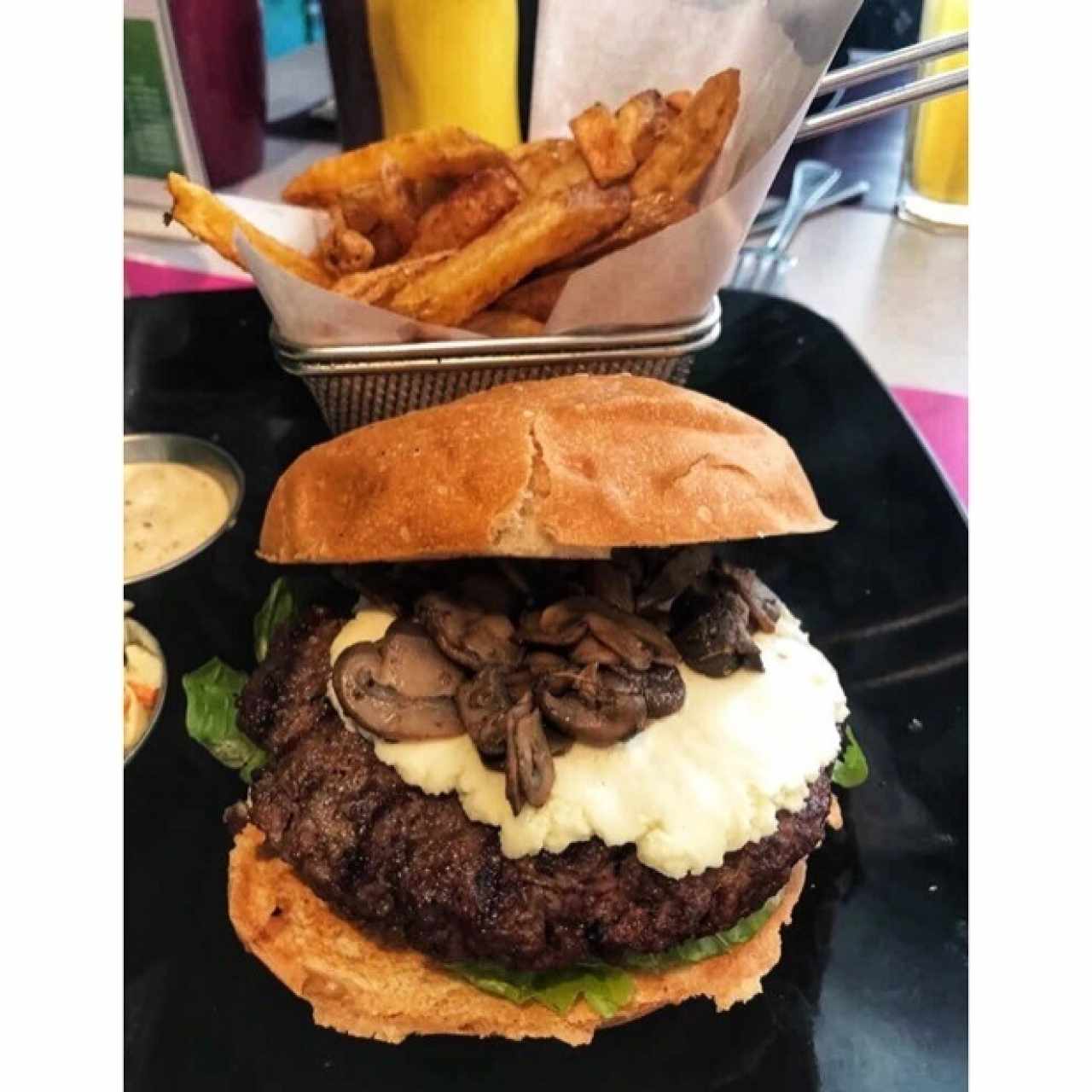Hamburguesa con queso de cabra. 
