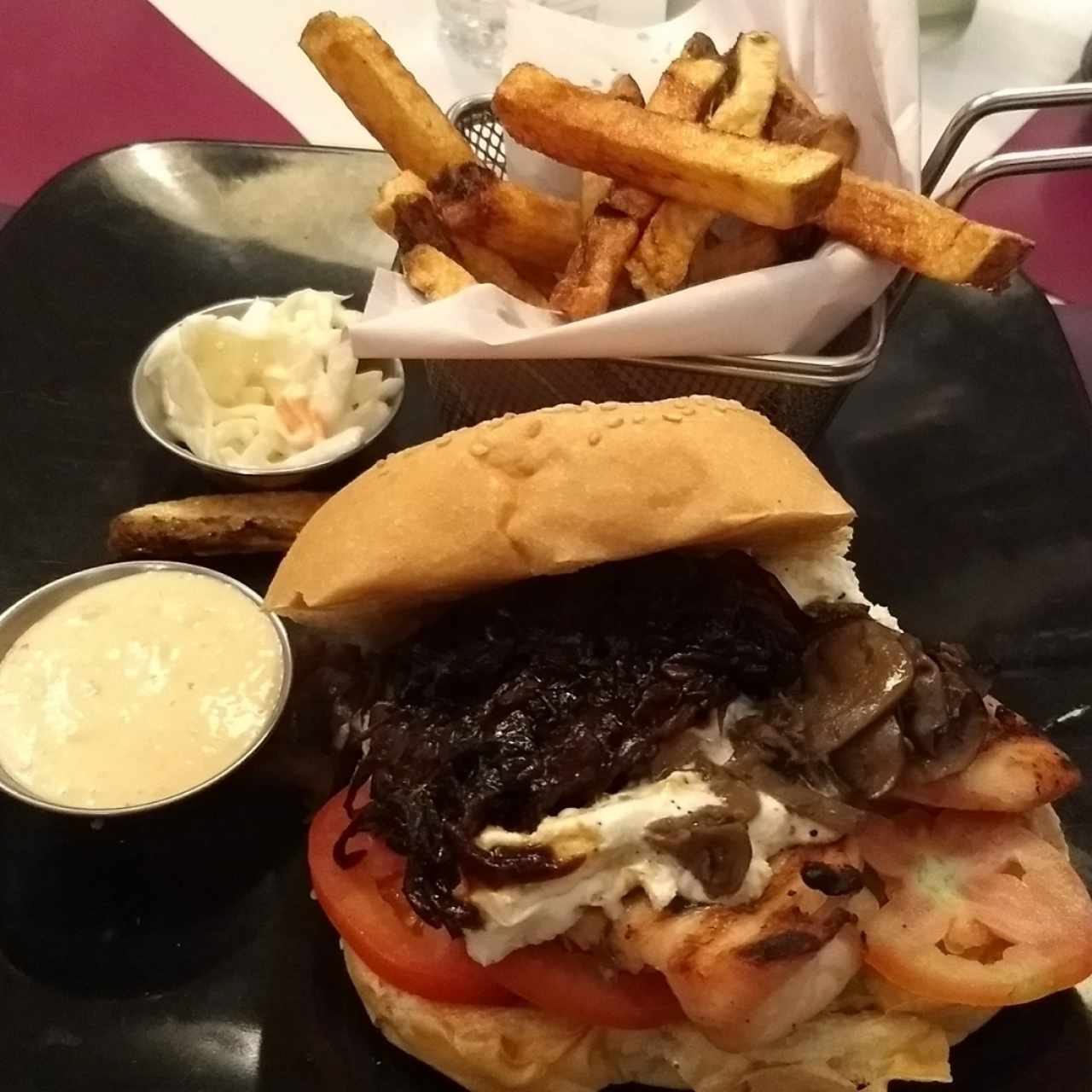 pollo y cabra con extra de hongos salteados