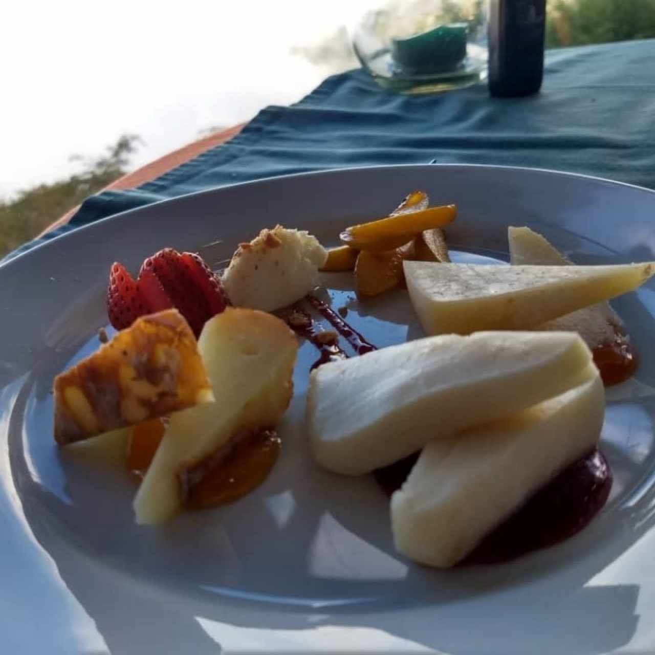 Degustacion de queso de cabra artesanal con confitura de frutas