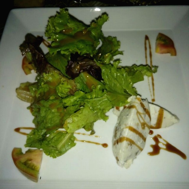 Ensalda con frutos secos y queso de cabra