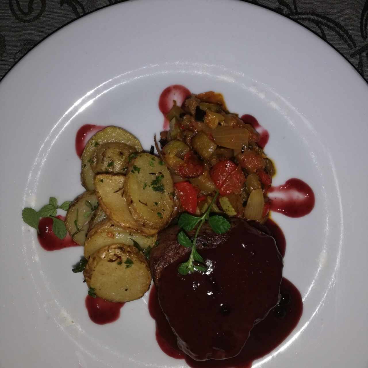 lomito con salsa de moras