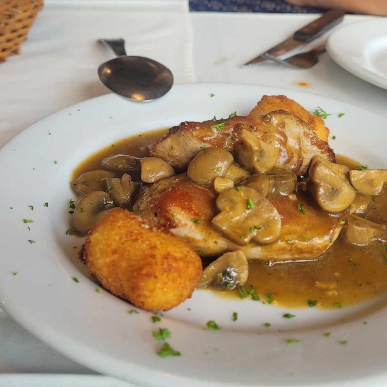 Solomillo en salsa de champiñones