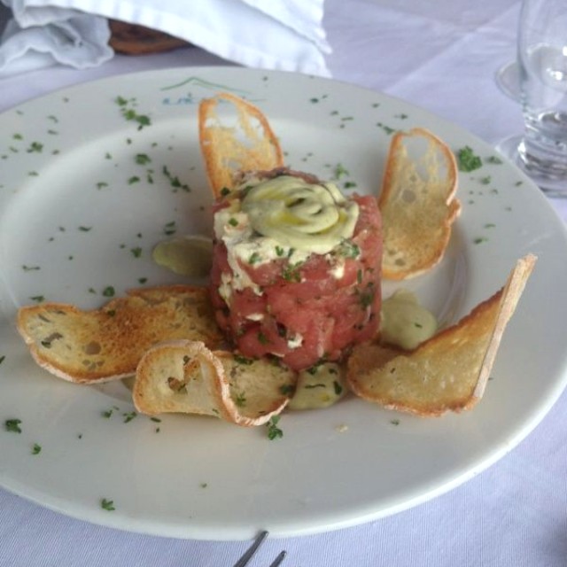 Tartar de atun con queso de cabra 