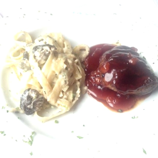 Magret de pato, pasta con escargot