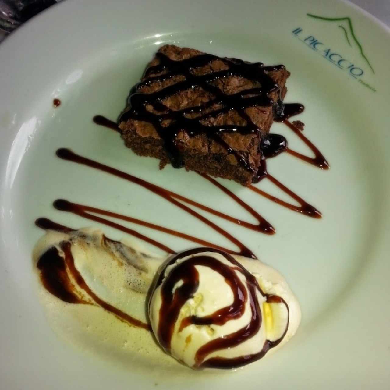 Brownie con helado