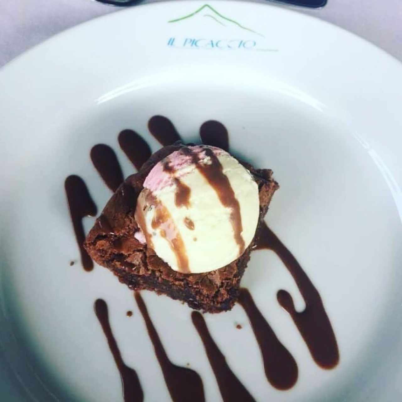 brownie con helado