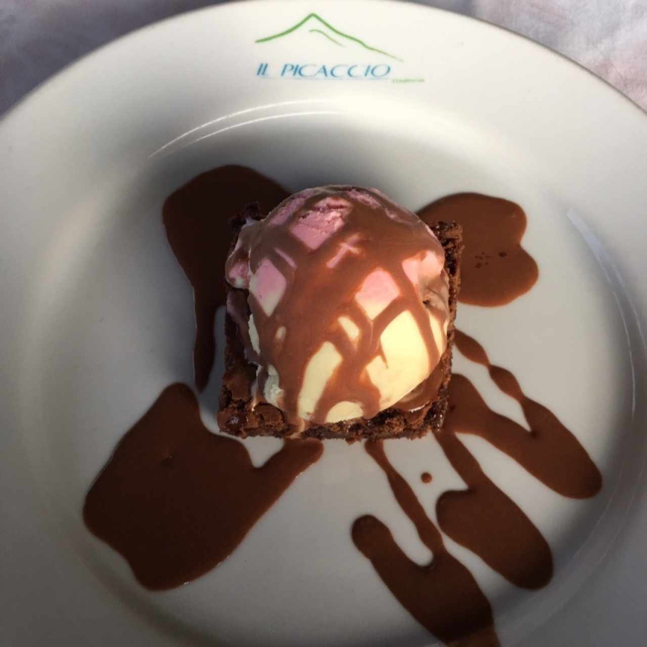 brownie con helado