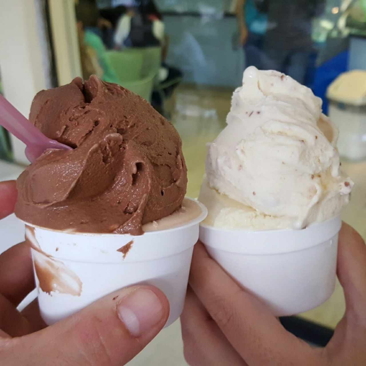 Cocolate con avellana y winner con milhoja