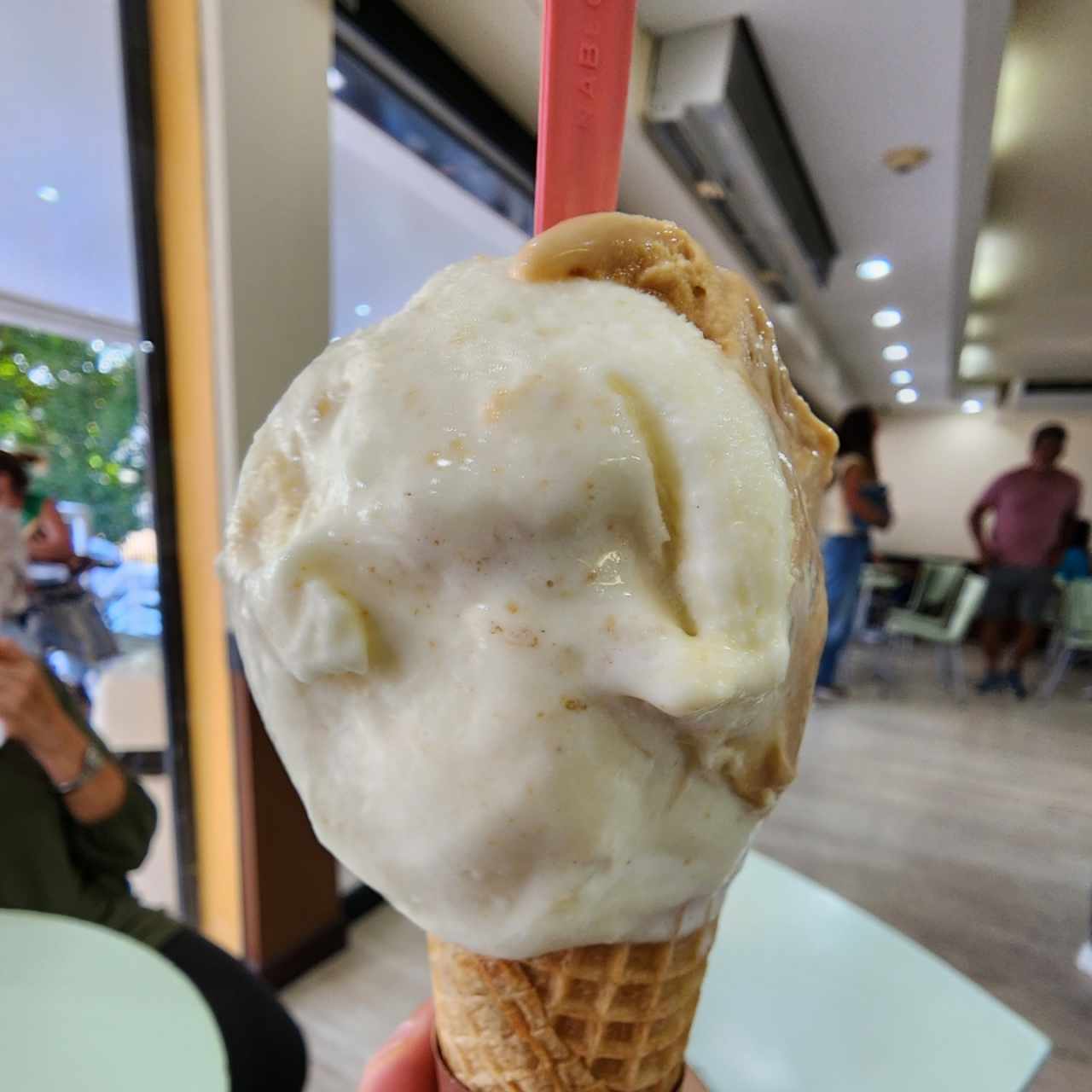 Barquilla mediana de 3 leches y arequipe