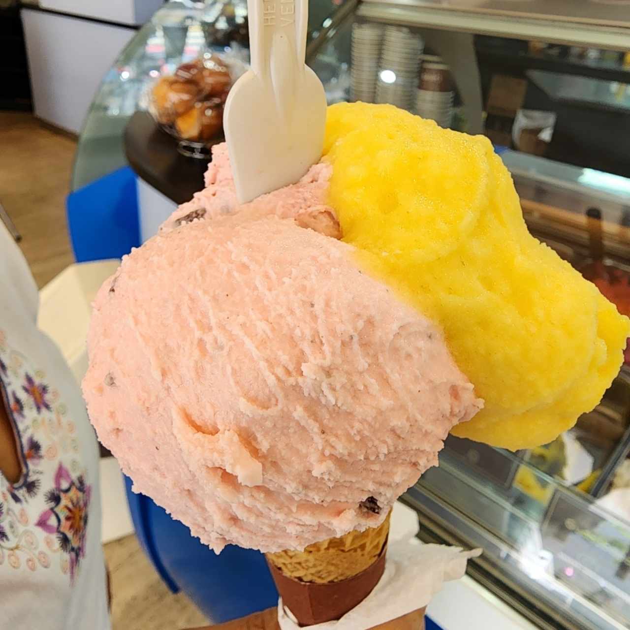 Parchita + stracciatella de rosas