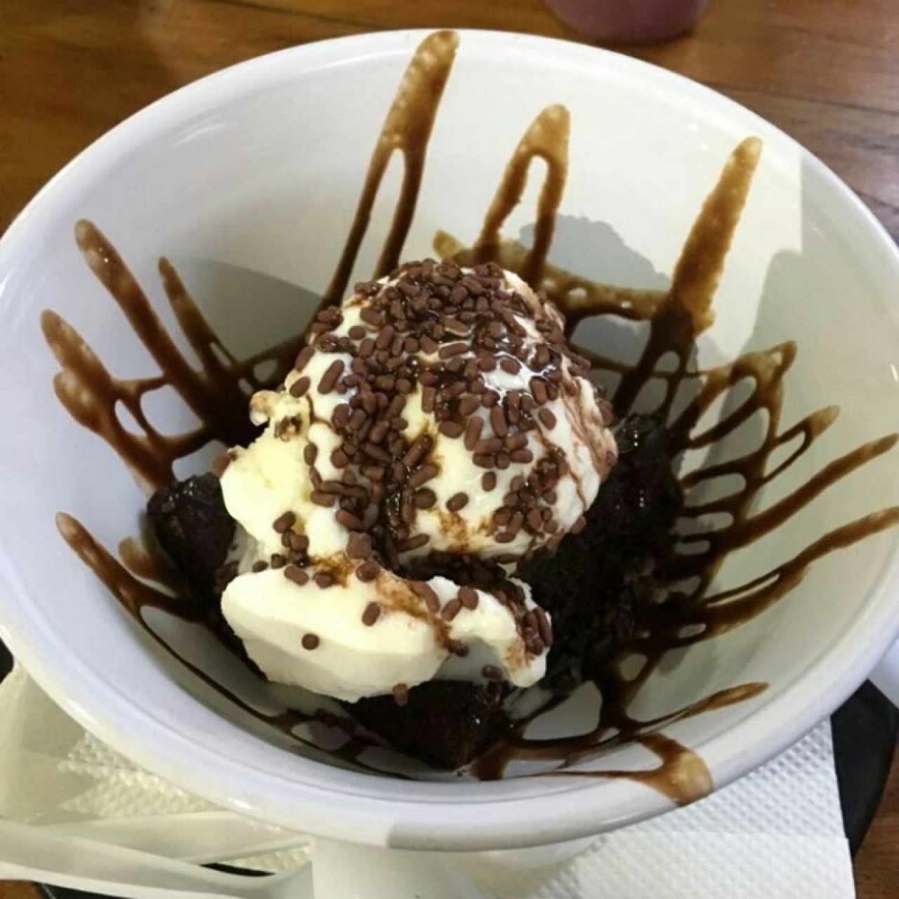 Brownie con helado