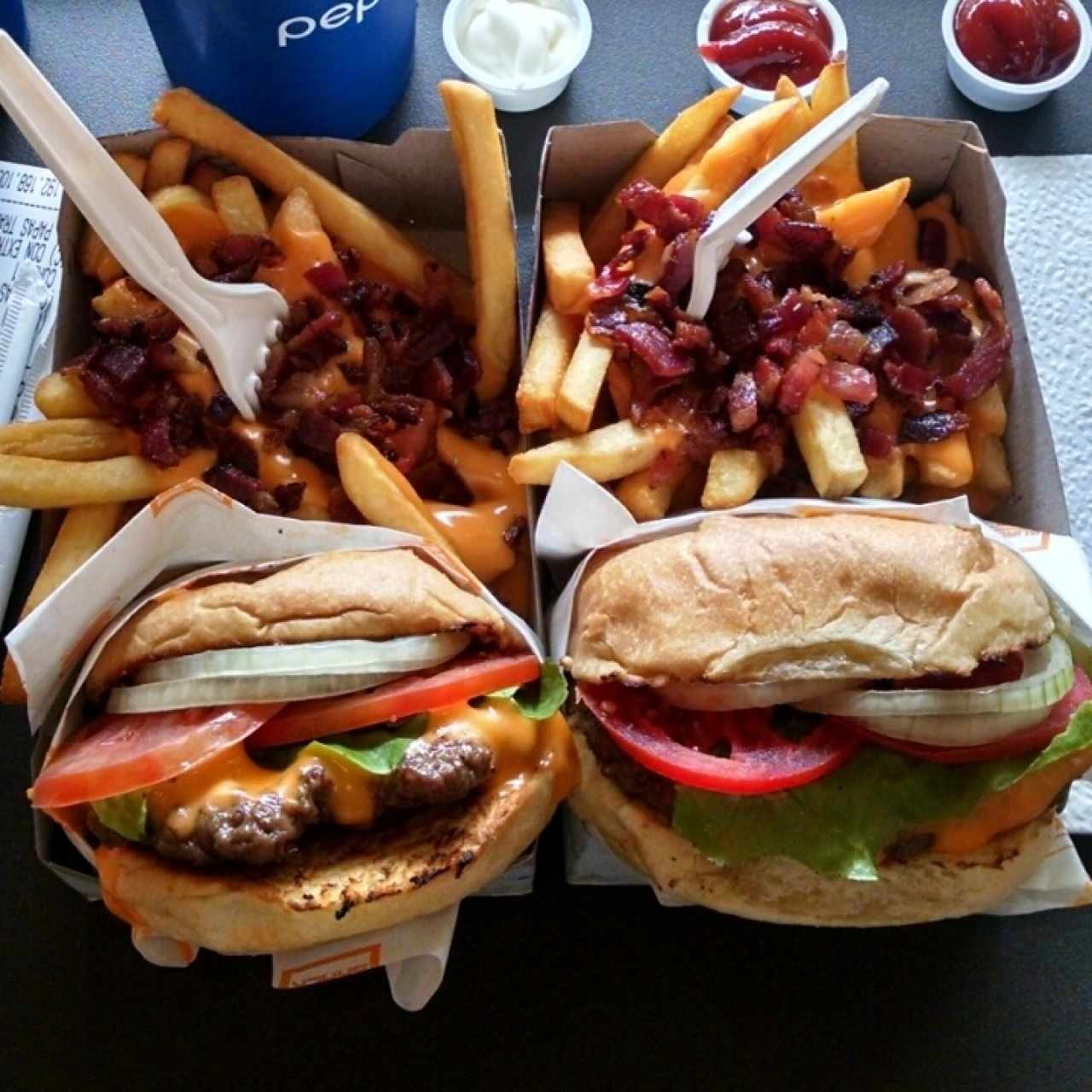 Combo 1 más papas con queso y tocineta